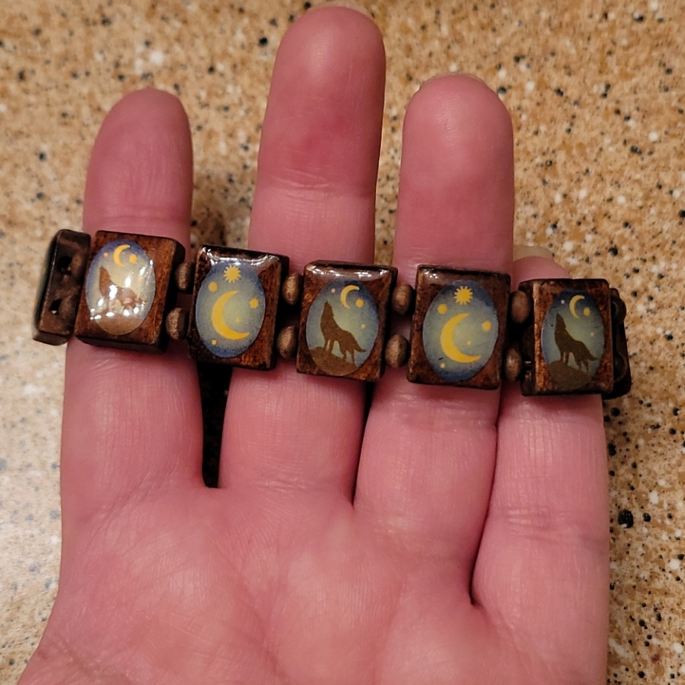 🐢 Stretchy moon/wolf bracelet